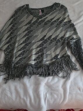 Women’s Gray Fringe Knit Sweater